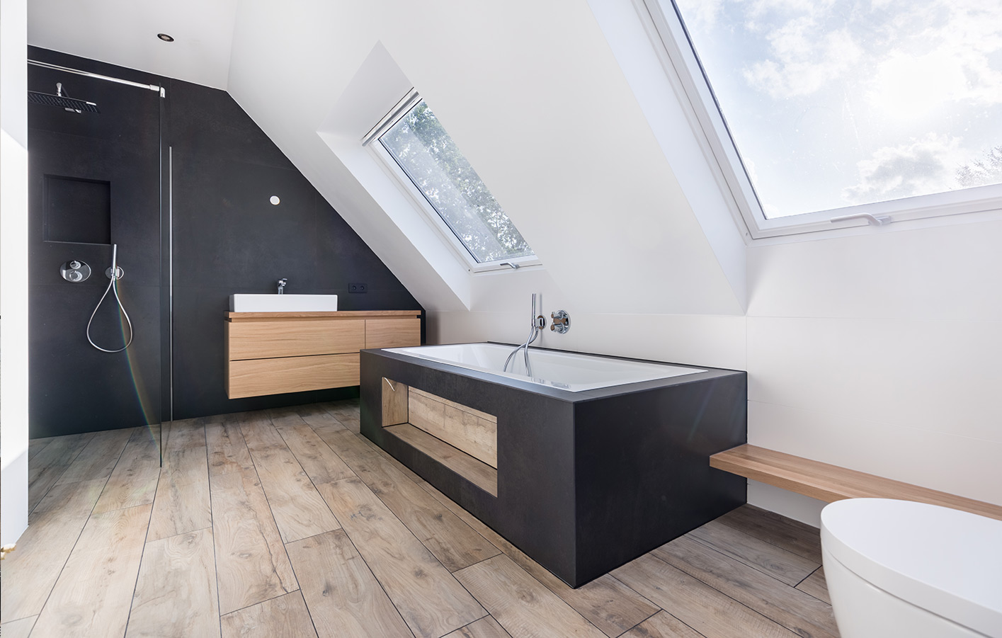 Designboden - der moderne Bodenbelag fürs Badezimmer modernes Bad mit Designboden bzw. Steinboden