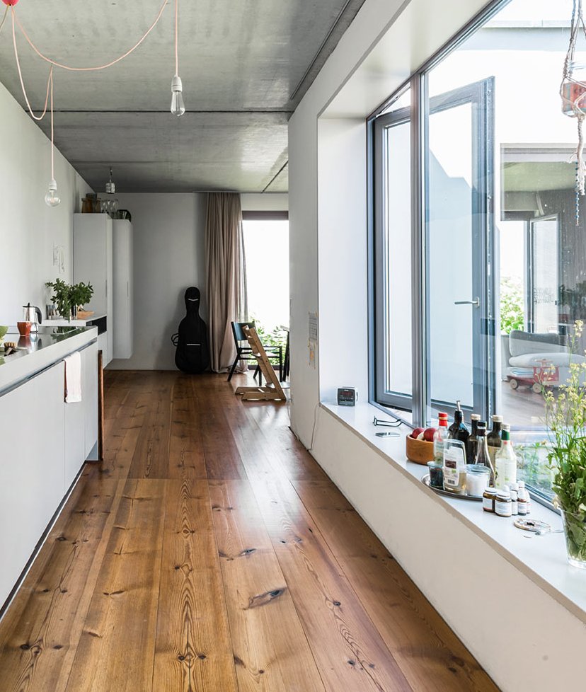 modernes Loft in Berlin mit massiviem Holzboden